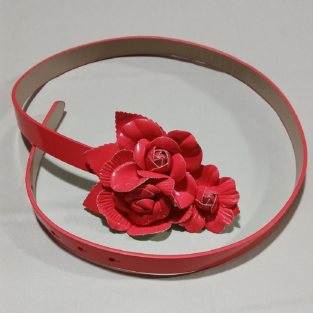 Tarnish Vibrant Red Rose Belt